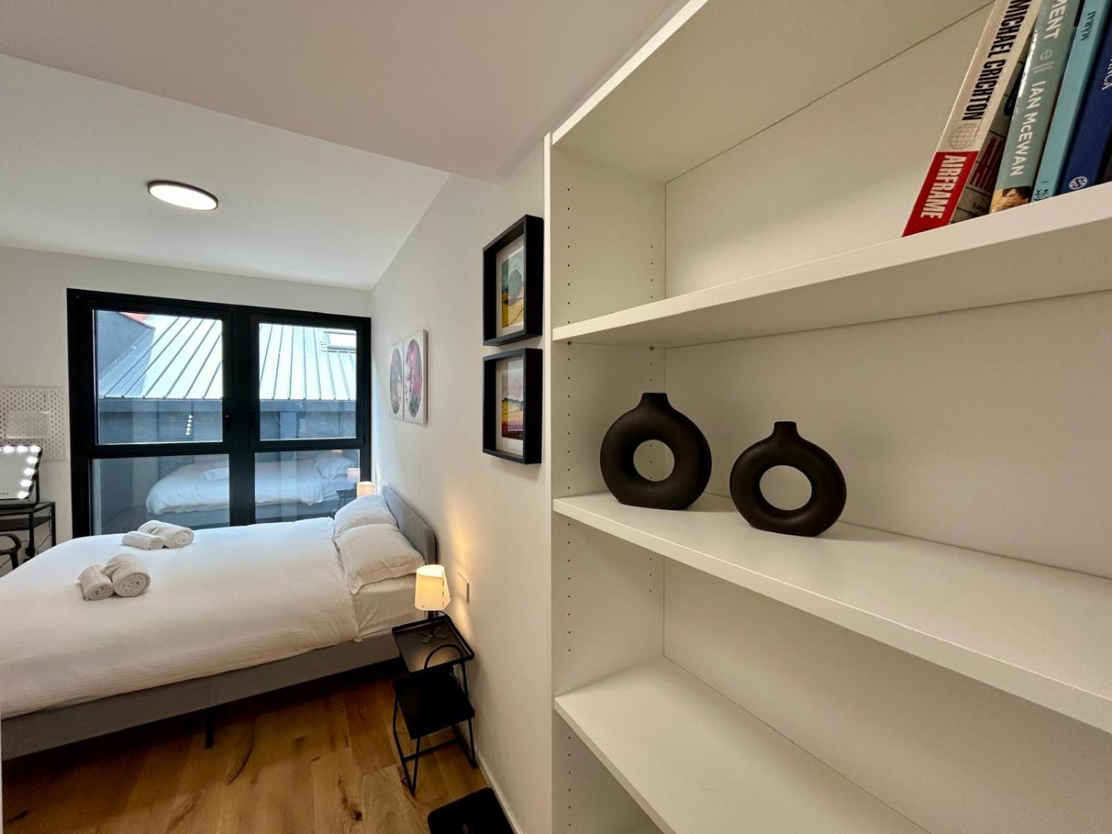 Apartment Kibilu Luxury With Terrace, Isola District And Near Garibaldi Station Mailand