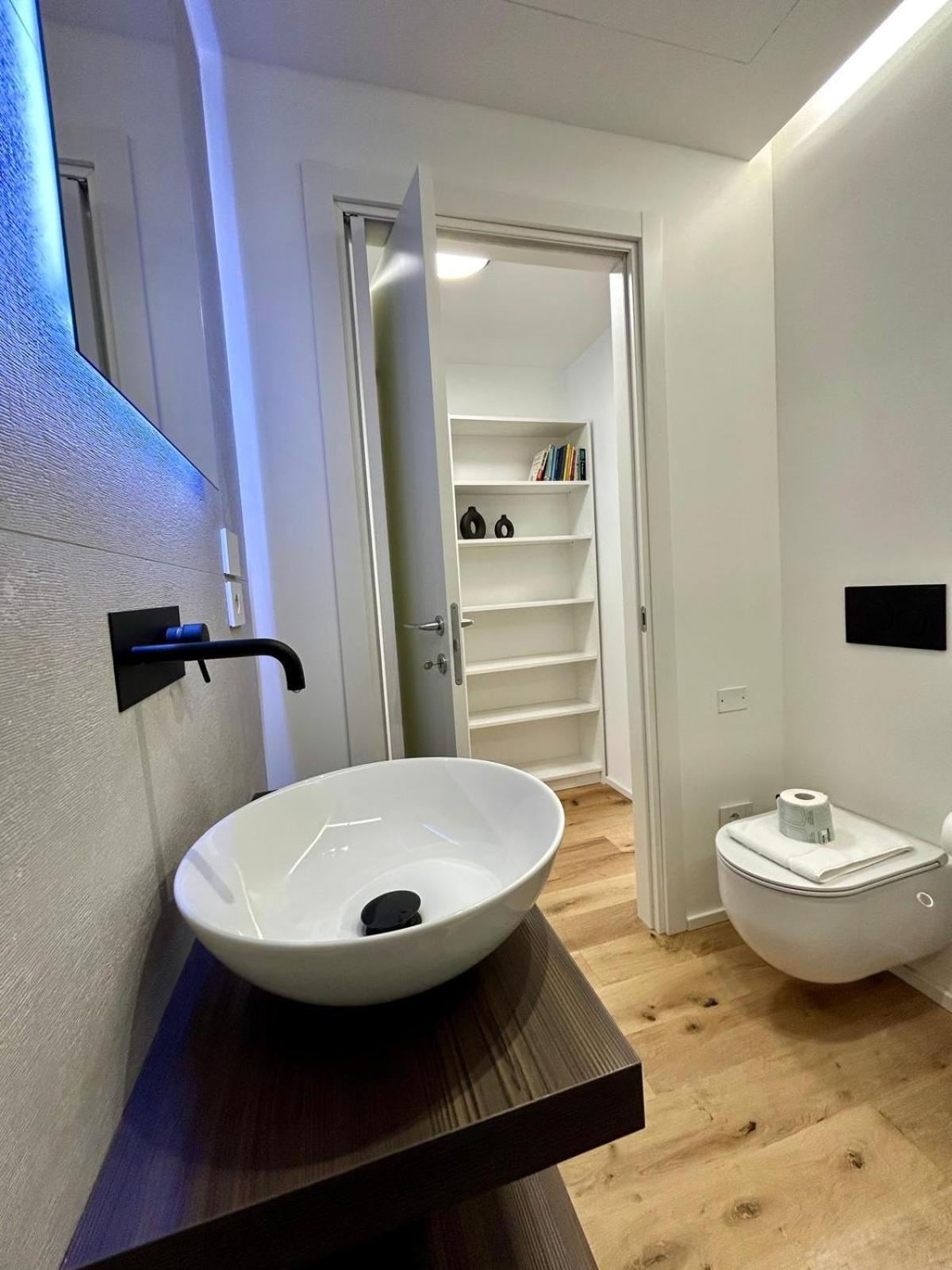 Apartment Kibilu Luxury With Terrace, Isola District And Near Garibaldi Station Mailand